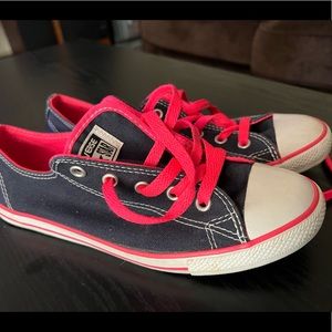 Converse pink and blue lace ups size 7. The cutest canvas kicks
